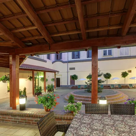 ポロニア セントラム 3*