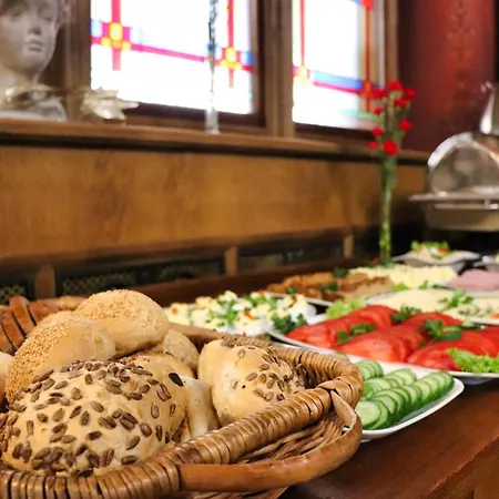 ポロニア セントラム 3*